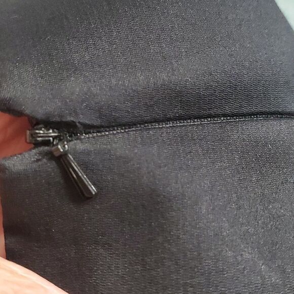 Dana Buchman, black 2 pcs suit, size 6 beautiful bead work. silk, Top med. - Picture 12 of 17